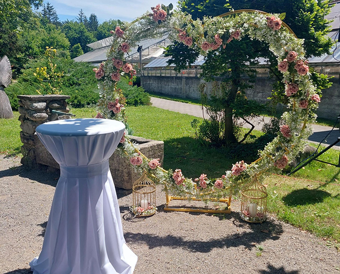 Herz Blumenbogen weiss